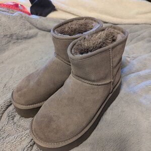 Ugg mini platform smoke plume gray size 7